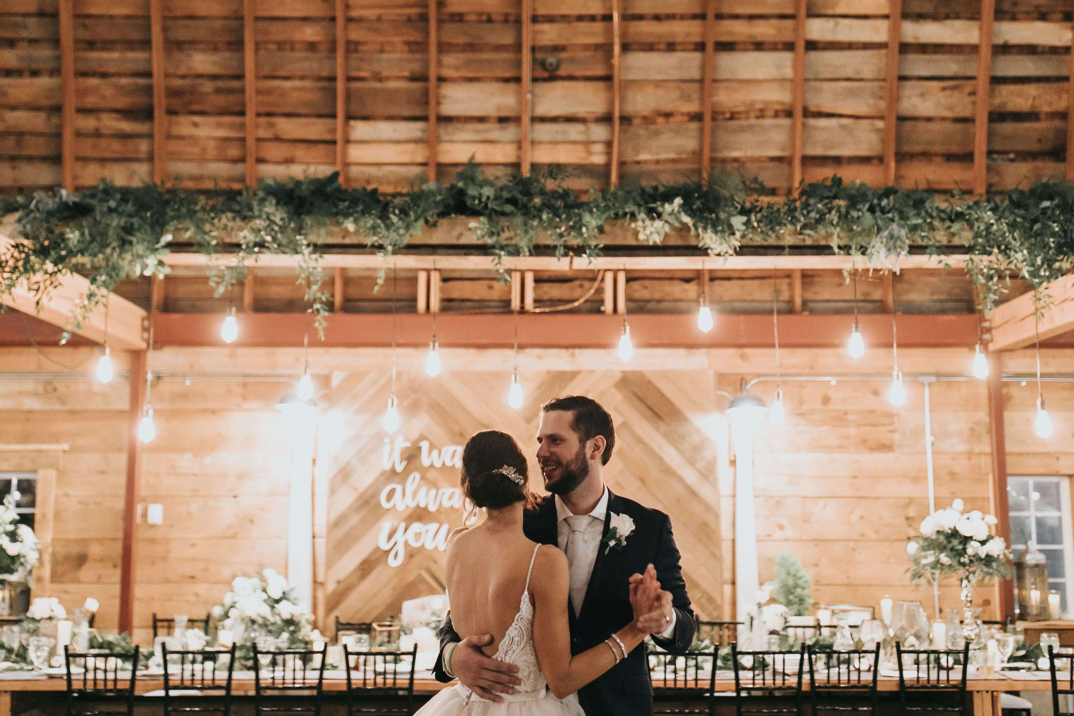john furber farm cottage grove wedding flower decoration